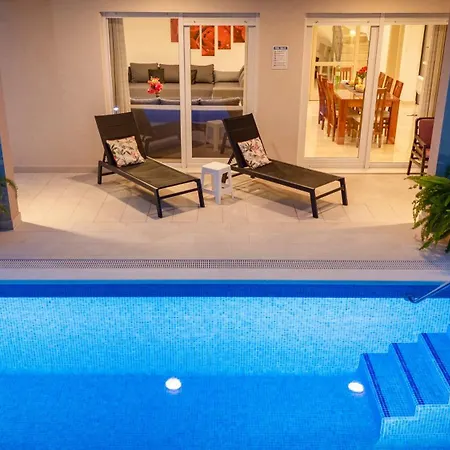 Leonore In With 4 En-suite Bedrooms, Heated Pool, Fitness, Ps5, Completely Fenced Yard, Sandy Just 3 Min Walk Villa