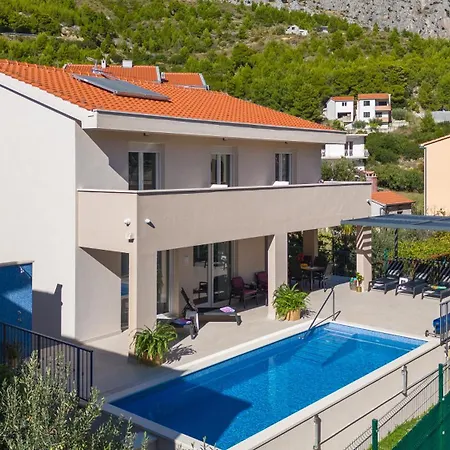 Leonore In With 4 En-suite Bedrooms, Heated Pool, Fitness, Ps5, Completely Fenced Yard, Sandy Just 3 Min Walk Villa *