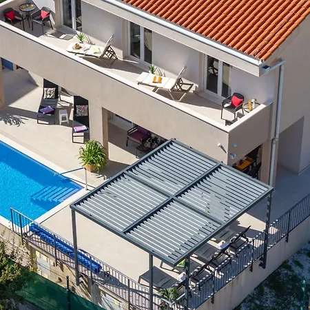 Villa Leonore In With 4 En-suite Bedrooms, Heated Pool, Fitness, Ps5, Completely Fenced Yard, Sandy Just 3 Min Walk *