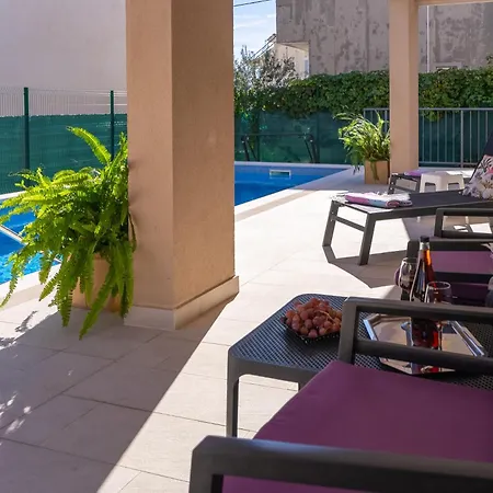 Leonore In With 4 En-suite Bedrooms, Heated Pool, Fitness, Ps5, Completely Fenced Yard, Sandy Just 3 Min Walk Villa *