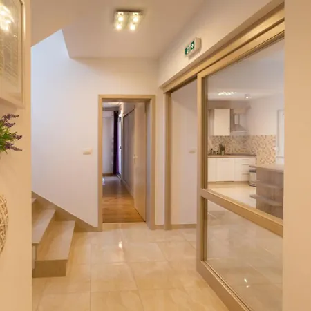 Leonore In With 4 En-suite Bedrooms, Heated Pool, Fitness, Ps5, Completely Fenced Yard, Sandy Just 3 Min Walk *