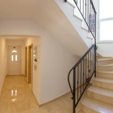 Leonore In With 4 En-suite Bedrooms, Heated Pool, Fitness, Ps5, Completely Fenced Yard, Sandy Just 3 Min Walk